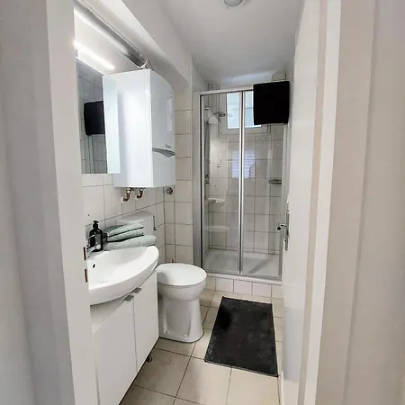 Helle, Moderne Wohnung, 2 Schlafzimmer, Naehe Duesseldorf, W-lan *